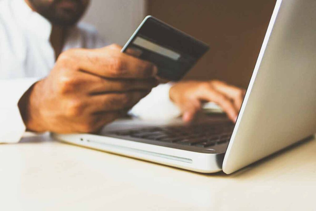 Black Friday nas compras on-line: como fugir de golpes, “Black Fraude” e promoções falsas 1 compra online pixabay