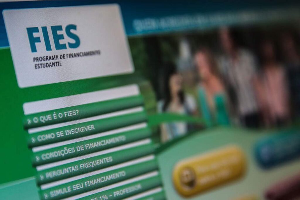 MEC anuncia que irá abrir chamada para vagas remanescentes do Fies a alunos já matriculados 1 Fies