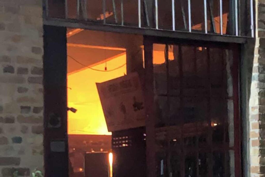 Corpo de Bombeiros afirma que PJF já tinha sido alertada sobre riscos no Mercado Municipal 1 incendio mercado municipal 5 divulgacao corpo de bombeiros