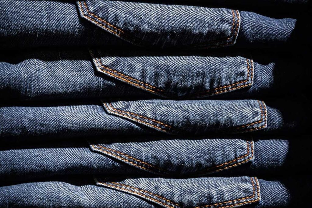 Hotel é condenado a pagar R$ 25 mil após furto de calças em estacionamento 1 jeans noticia