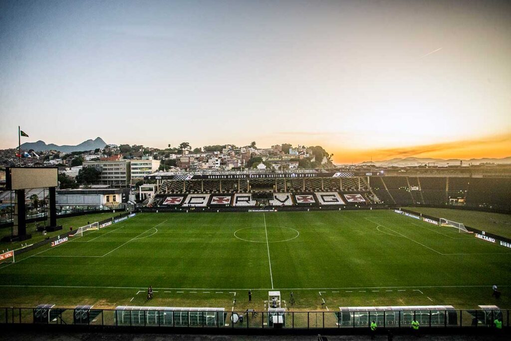 Vasco consegue liminar para mandar jogo contra o Flamengo em São Januário 1 Vasco consegue liminar para mandar jogo contra o Flamengo em São Januário