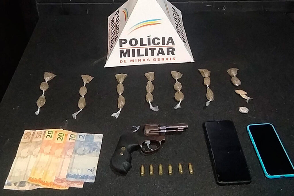 Dois jovens são presos e uma adolescente apreendida por tráfico de drogas 1 trafico joquei clube by pm