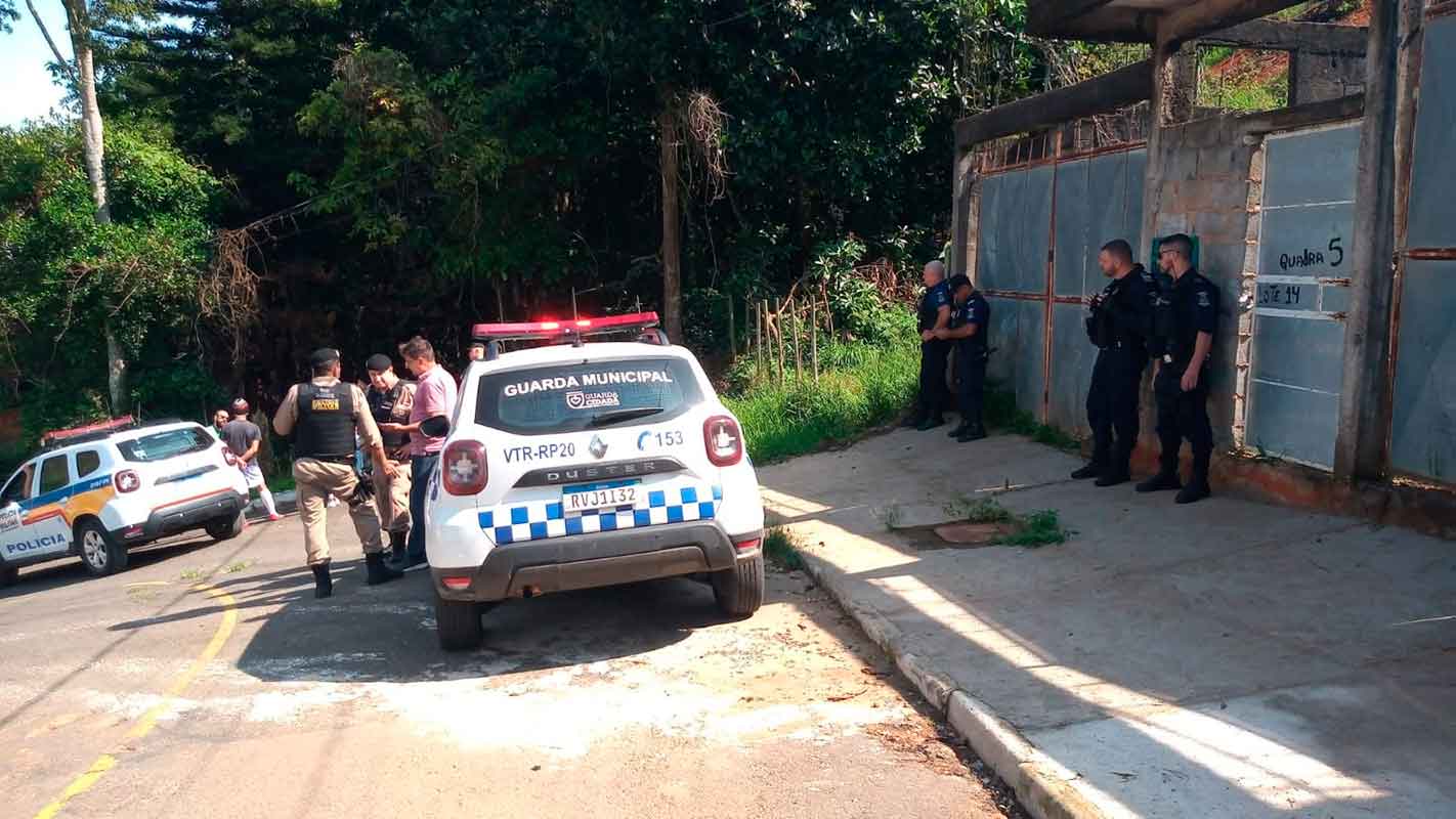 Moradores do Jardim Emaús denunciam invasão de terrenos públicos 1 Moradores do Jardim Emaús denunciam invasão de terrenos públicos