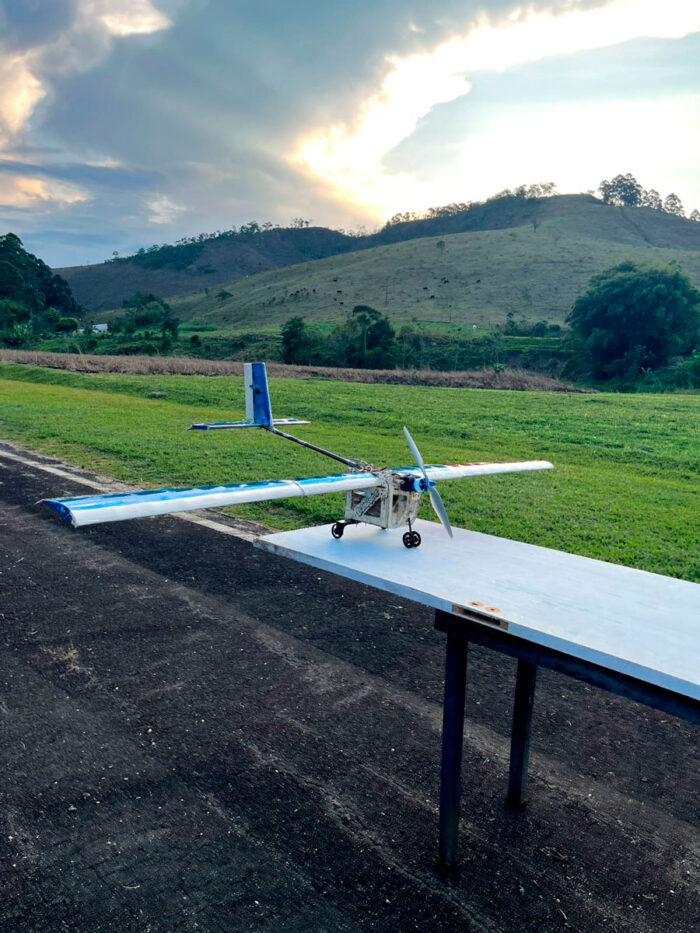 Estudantes da UFJF arrecadam dinheiro para competição de aerodesign da Embraer 1 microraptor aerodesign