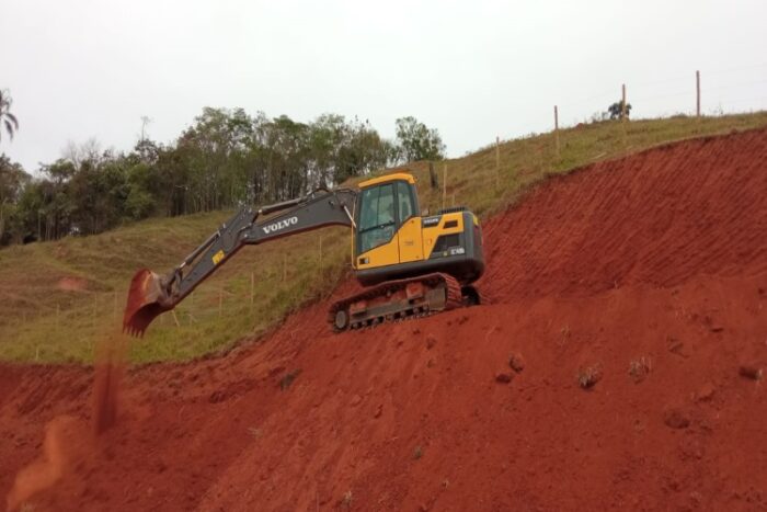 Obras avançam na MG-280, entre Paula Cândido e Divinésia, na Zona da Mata 2 Pavimentação da rodovia é considerada um marco e a realização de um sonho dos moradores da região