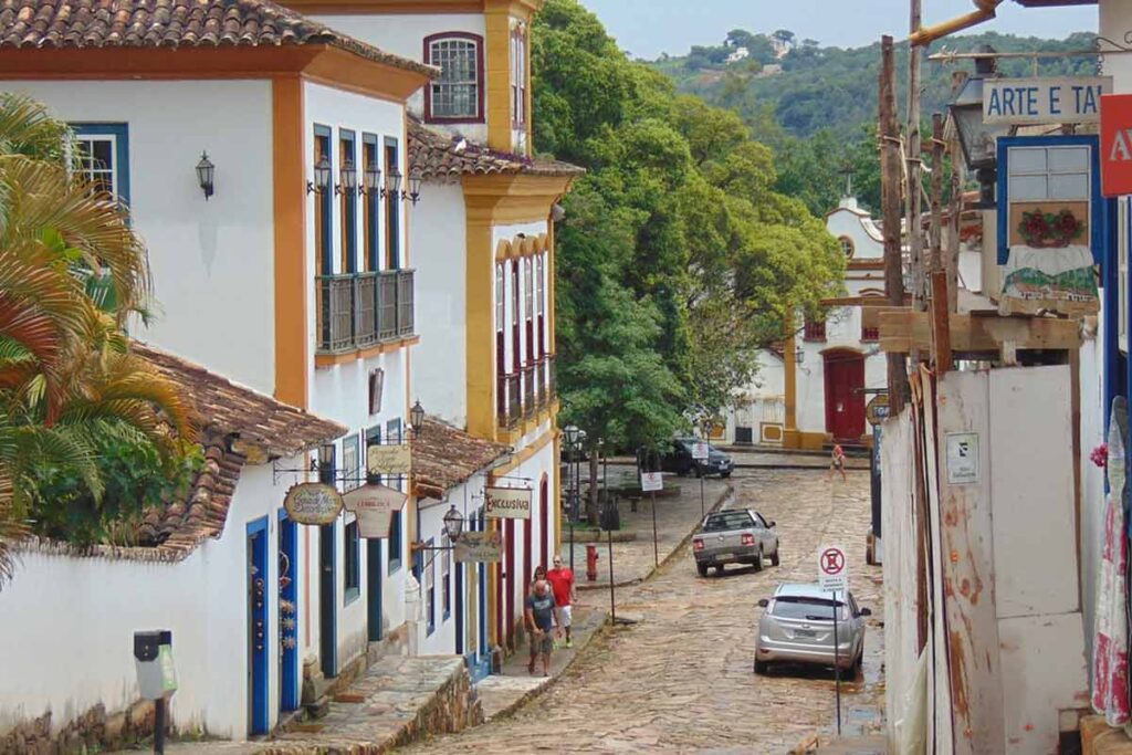 Após mortes de crianças em São João del-Rei, Prefeitura de Tiradentes suspende aulas 1 furto imagem de São Francisco em Tiradentes