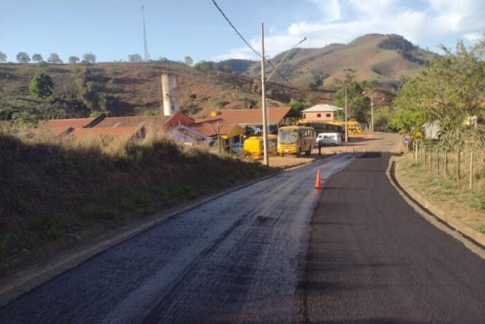 Obras do Provias chegam a mais duas rodovias da Zona da Mata 2 Trecho de 50 km na MGC-120 e na AMG-1760 estão em recuperação