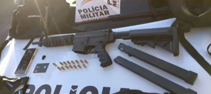 Dupla é presa com arma de fogo artesanal no Bairro Dom Bosco 1 WhatsApp Image 2023 10 12 at 12.19.51