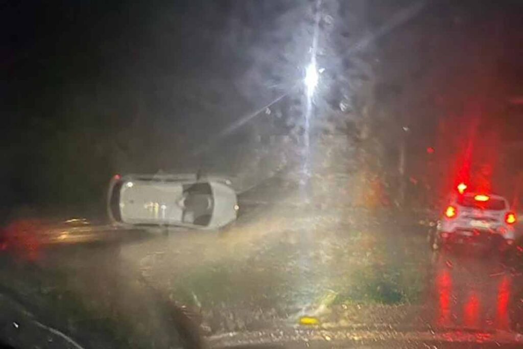 Carro capota na Serra do Bandeirantes 1 acidente bandeirantes reproducao redes sociais