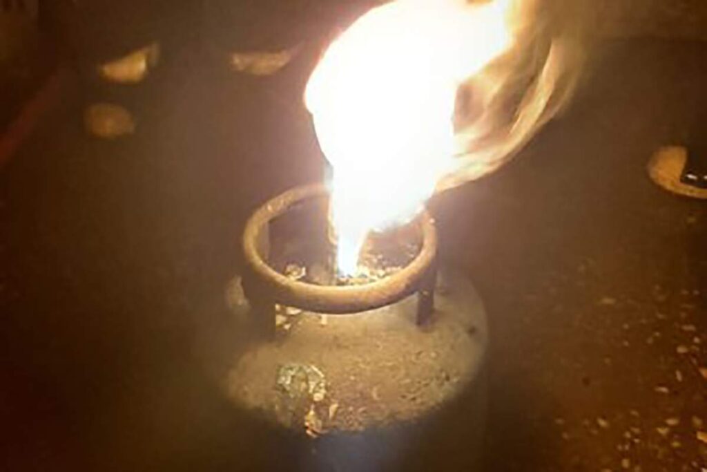 Vazamento de gás de cozinha causa incêndio em residência 2 botijao incendio sao joao del rei divulgacao corpo de bombeiros