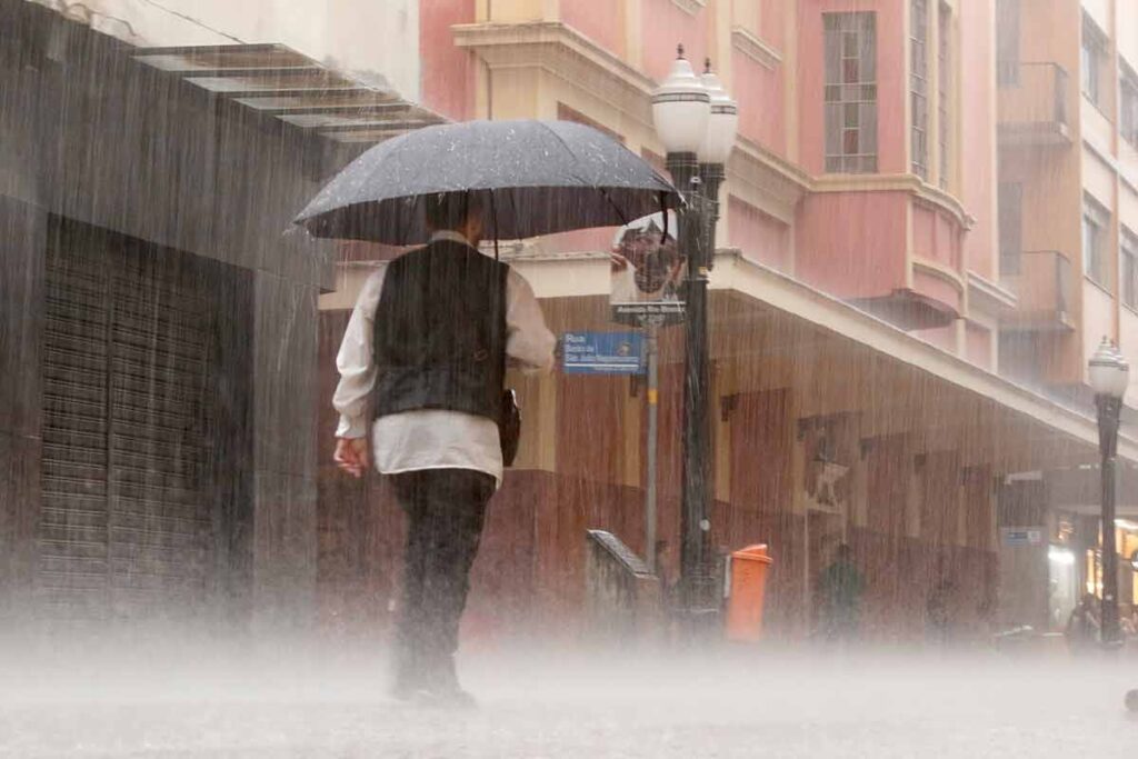 Saiba o que diz alerta emitido pela Defesa Civil para JF 1 chuva felipe couri