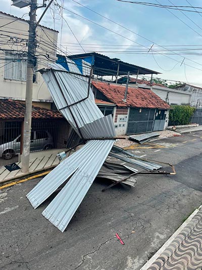 Com 33 ocorrências por causa da tempestade, JF tem mais da metade das chuvas previstas para outubro 3 chuvas Rua da Laguna Jardim Gloria foto Pamela Costa
