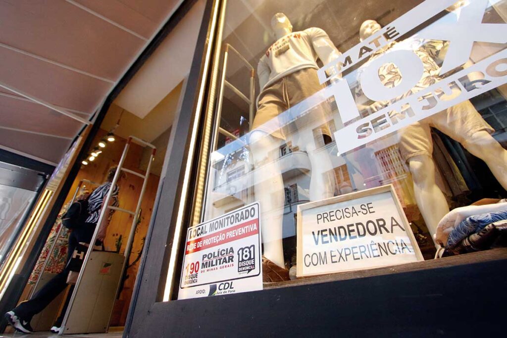 Comércio abre 700 vagas temporárias em Juiz de Fora 2 vagas