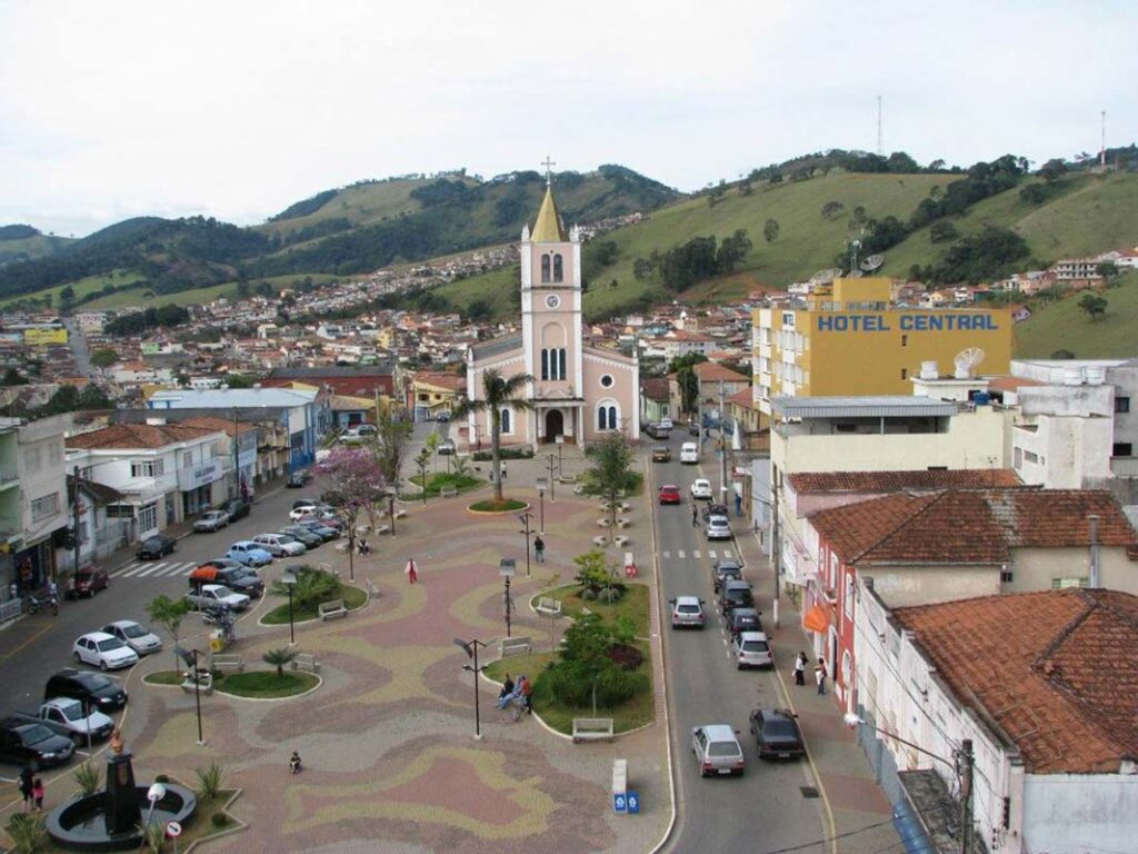 Prefeitura de Camanducaia oferece salários de até R$ 15,9 mil 1 Camanducaia foto facebook prefeitura