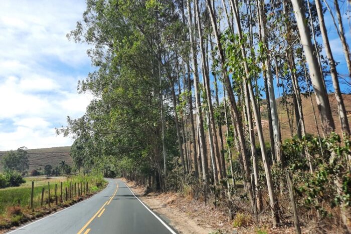 Governo de Minas já concluiu maior parte das obras rodoviárias próximas à divisa com o Espírito Santo 1 Dos sete trechos contemplados pelo pacote de obras na região, seis já foram finalizados