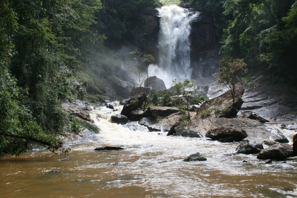 Com onda de calor, Bombeiros alertam para riscos de afogamento 2 cachoeira da jamaica no calor de torreões
