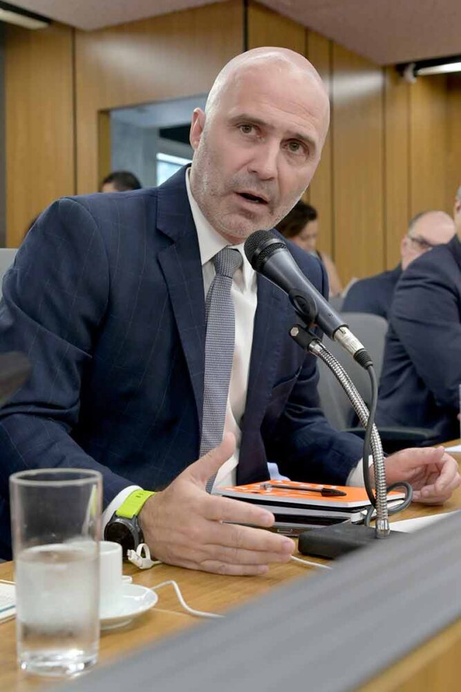 Secretário de Estado garante que RRF não afetará servidores 1 GUSTAVO VALADARES Sarah Torres ALMG 1