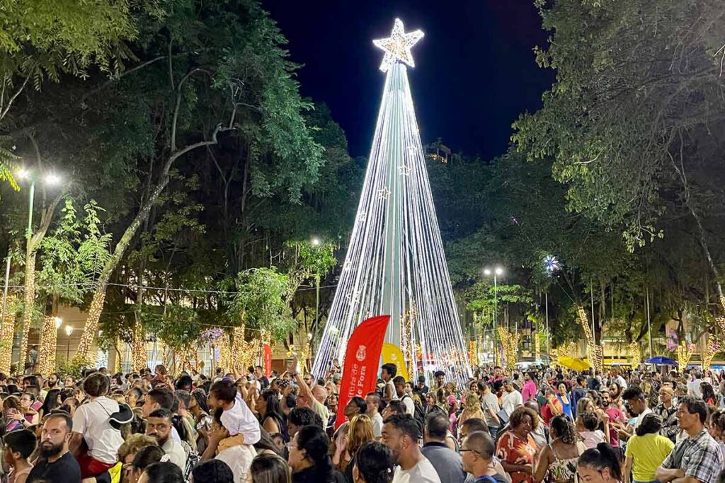 Luzes de Natal são acesas no Parque Halfeld, Calçadão e na Rio Branco 1 Luzes de Natal Felipe Couri