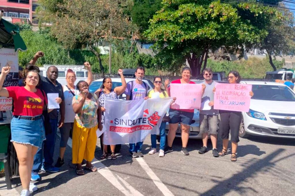 Rede estadual de ensino delibera por greve de 48 horas 1 Manifestacao SindUte Divulgacao SindUTE
