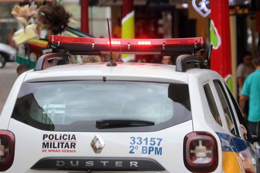 Funcionários de churrascaria são presos suspeitos de tentativas de roubos em Juiz de Fora 1 Homem de 26 anos é morto com disparos na cabeça em Ubá