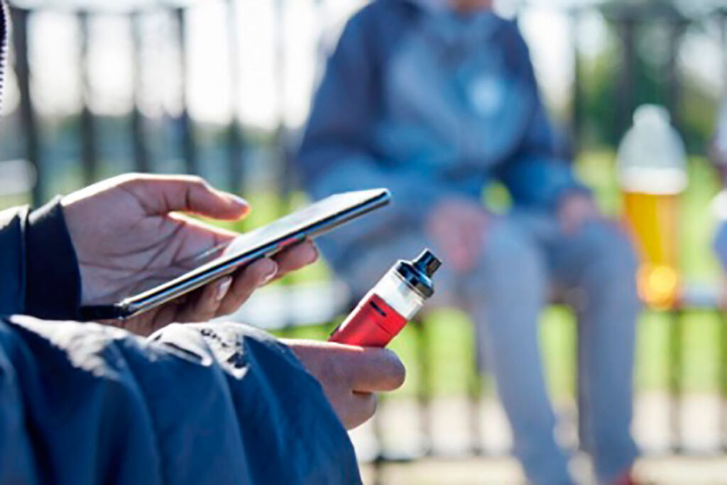Uso de cigarro eletrônico aumenta riscos de doenças vasculares 1 cigarro eletrônico