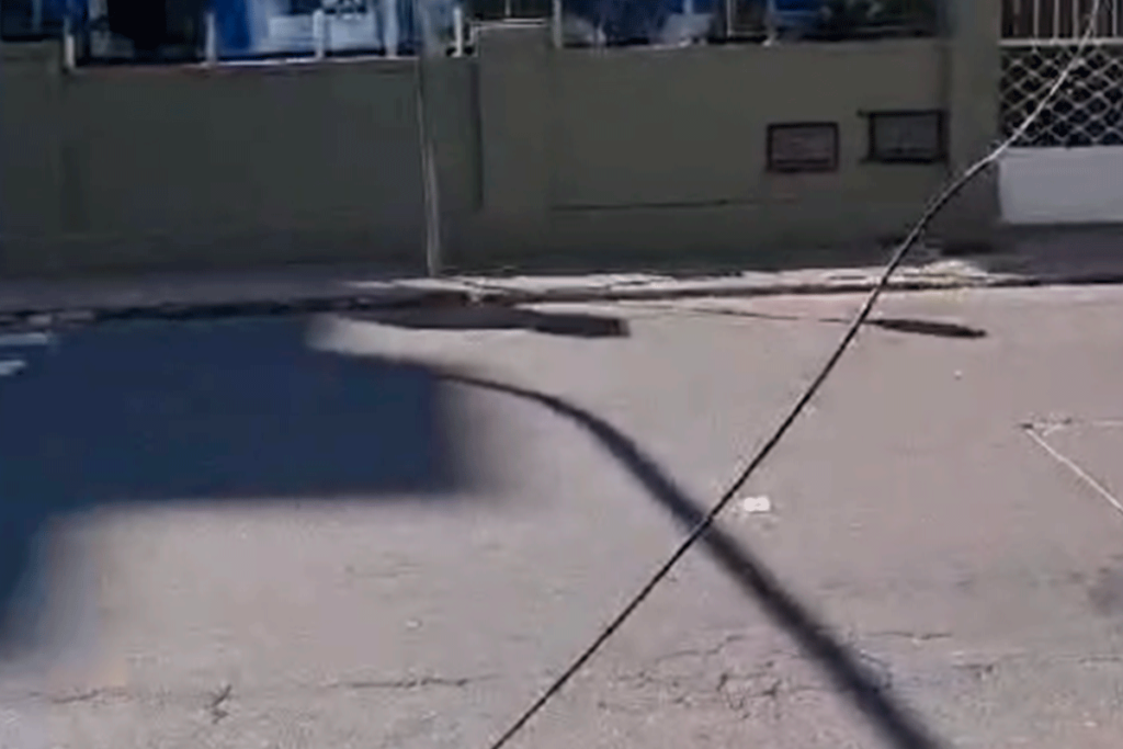 Caminhão arrebenta fiação na Rua São Mateus 1 fiação-rua-são-mateus---Tribuna-deMinas