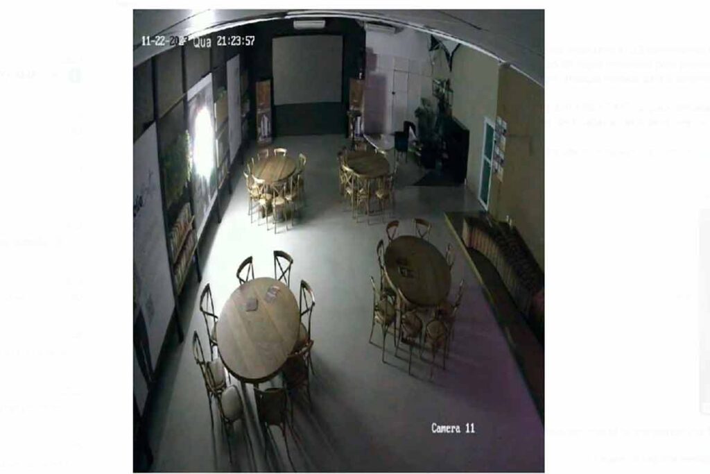 Ladrão despenca de teto ao invadir imobiliária e roubar notebook em JF 1 roubo imobiliaria reproducao cemera de seguranca