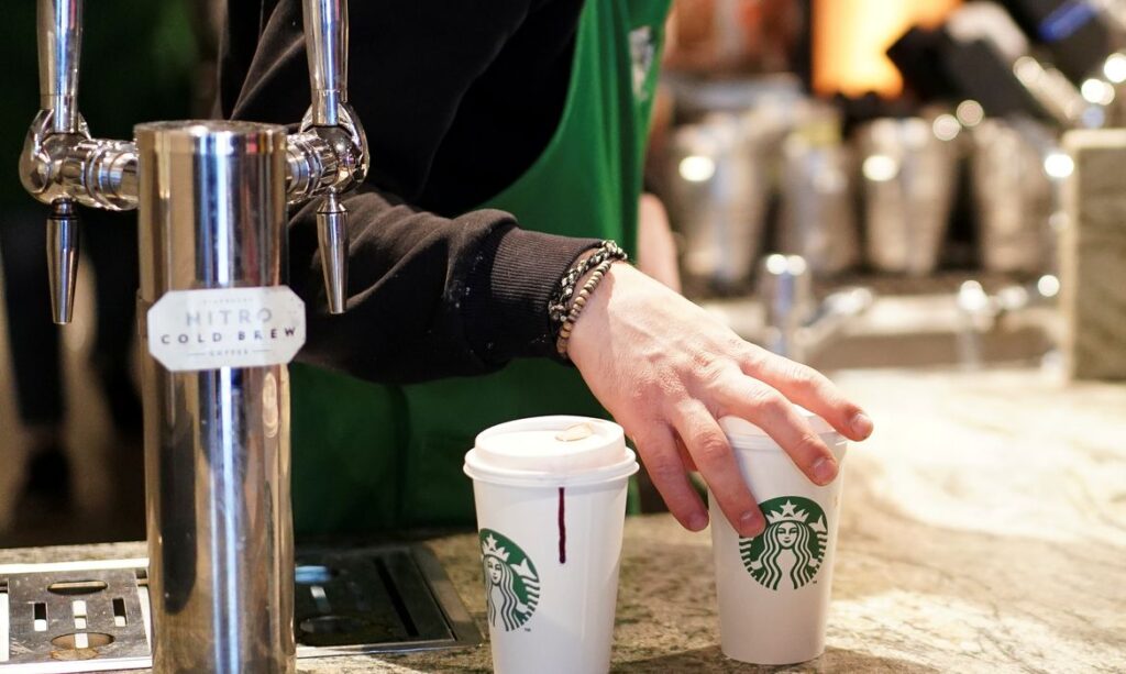 Contas do Starbucks são bloqueadas para pagamento de dívida com governo de Minas 1 starbucks by reuters