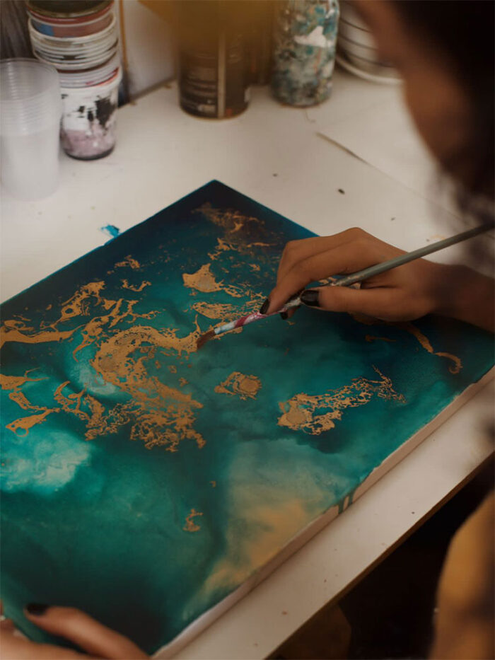 Conheça Aline Almeida: artista visual que descobriu abstracionismo 'através de Deus' 2 Alne2 @offgrafias