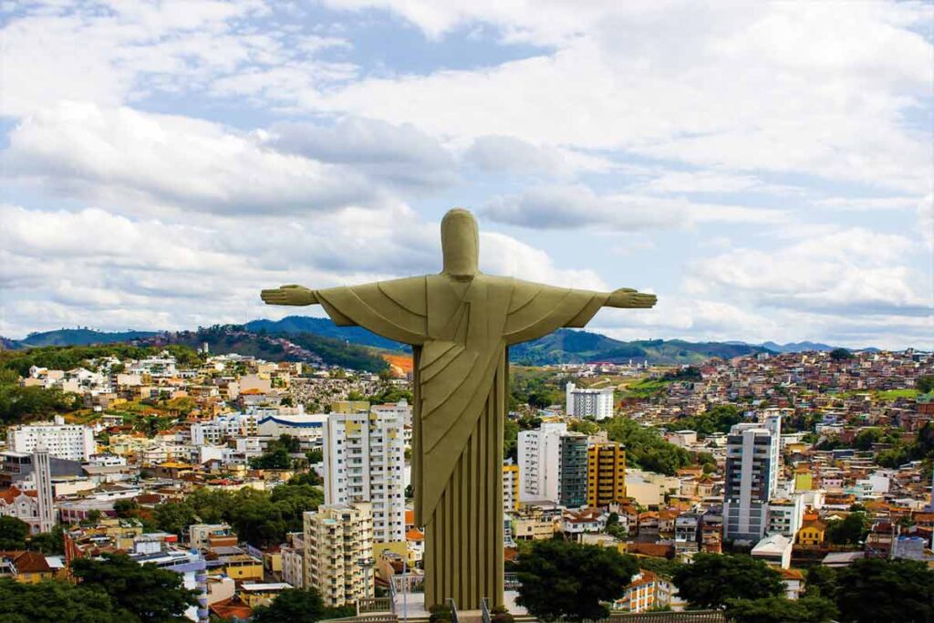 Prefeitura de Muriaé oferece dez vagas imediatas; veja como concorrer 1 MURIAE Complexo do Cristo Credito Shakal Carlos