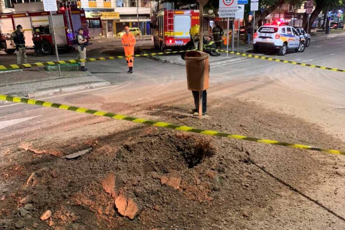 Vazamento de gás causa pequena explosão na Avenida dos Andradas 1 Vazamento de gas Andradas Corpo de Bombeiros