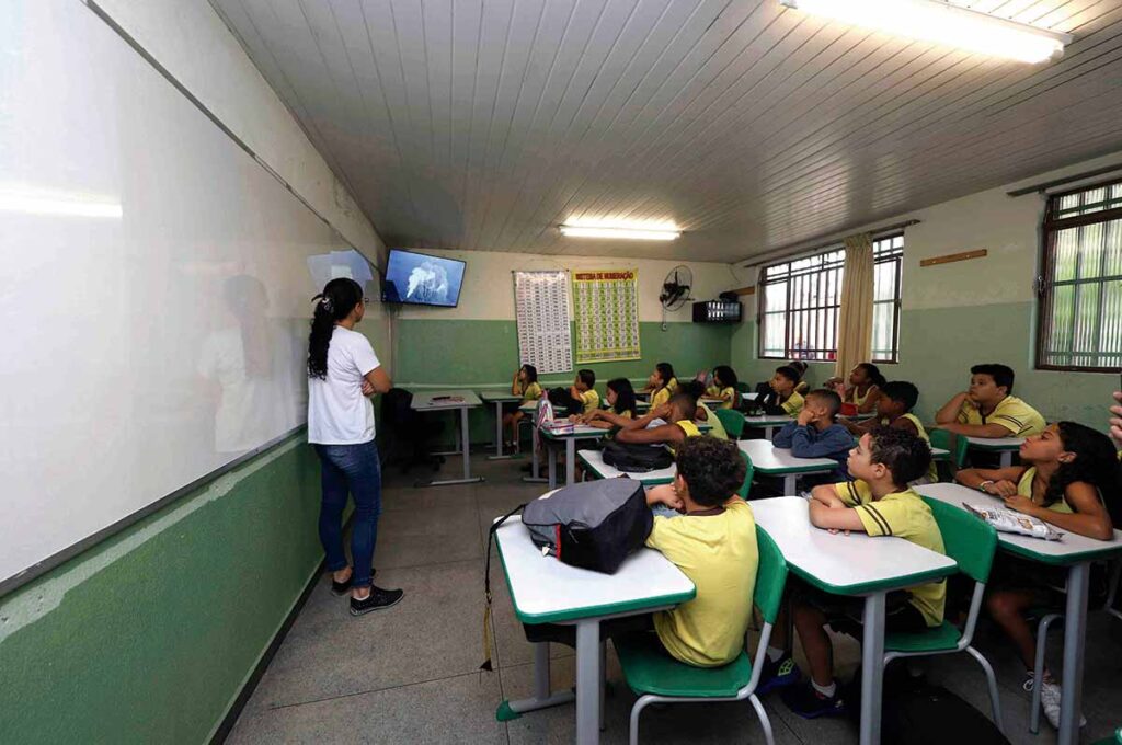 Escolas estaduais de Minas começam a receber sistema de wi-fi 1 Wi fi nas escolas de Minas foto Dirceu Aurelio Imprensa MG