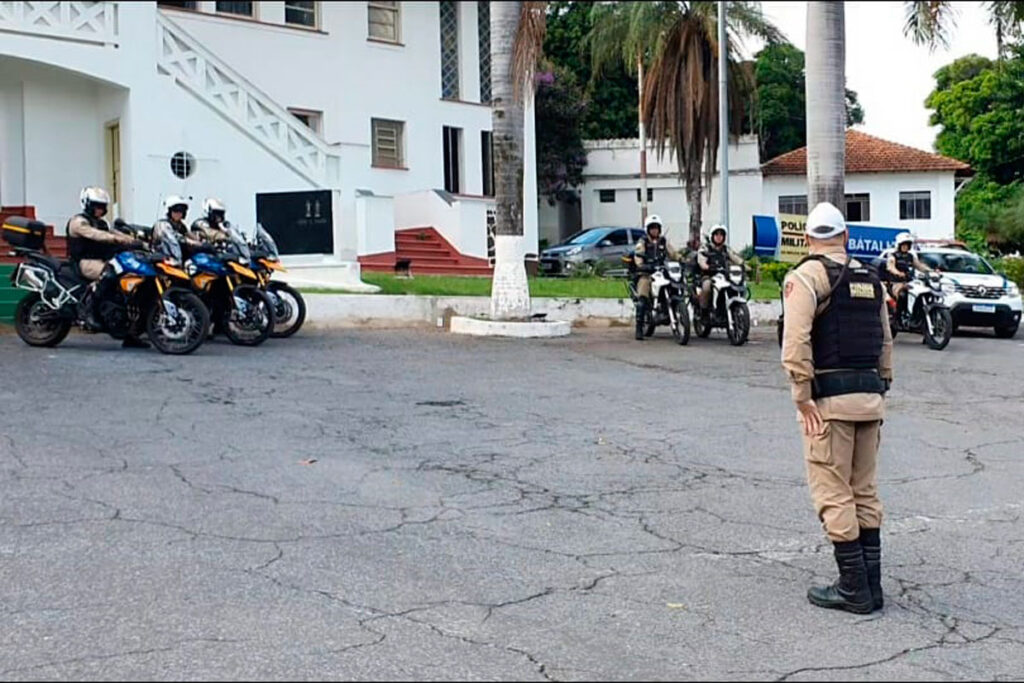 Polícia Militar lança operação de combate a novos 'rolezinhos' no Ano Novo 1 ano novo seguro da pmmg
