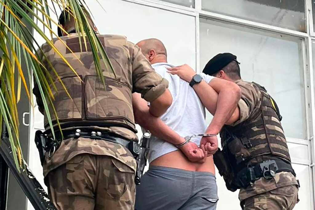 Preso sob suspeita de liderar facção em JF é investigado por assassinato 1 líder de facção é preso