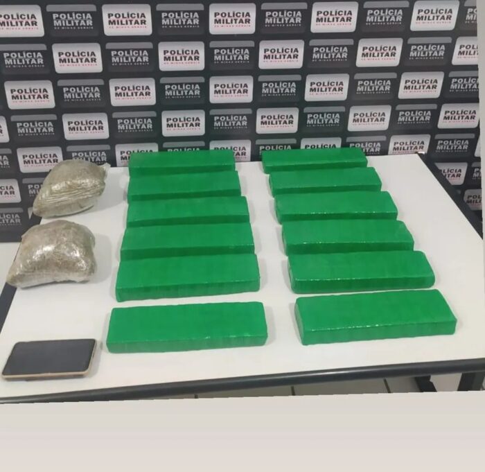 Homem é preso com 12 barras de maconha no terminal rodoviário de Juiz de Fora 1 maconha PMMG Divulgacao