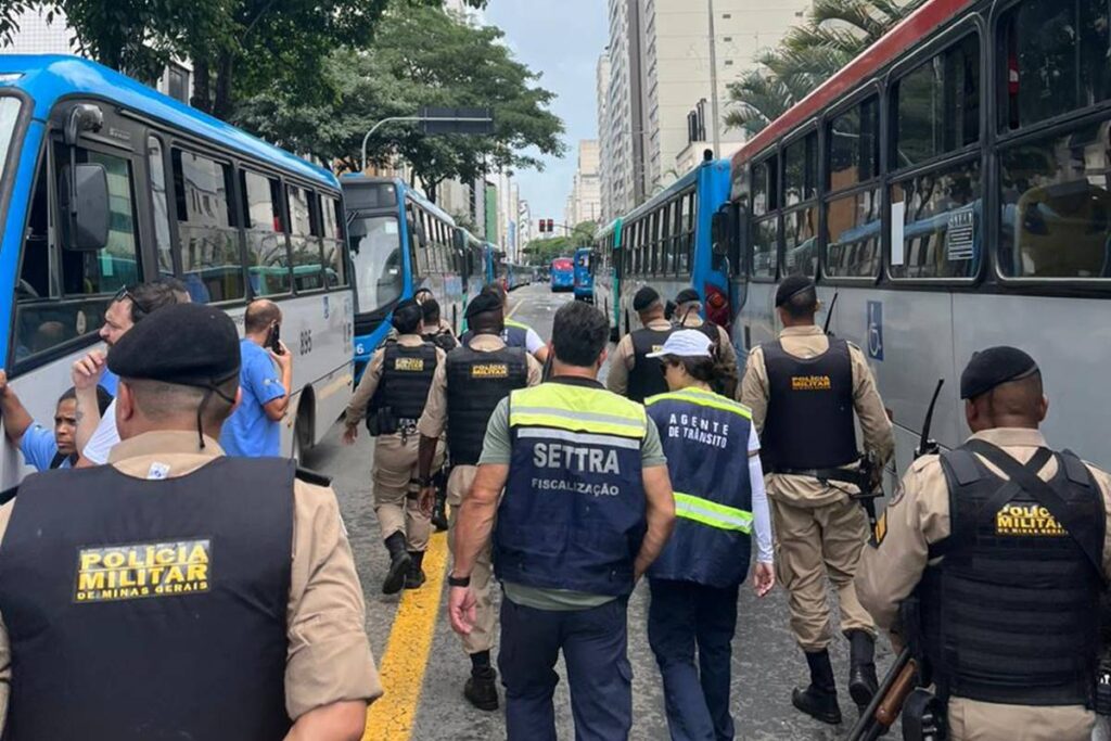 Consórcio VIA JF entra com representação criminal contra 3 cobradores 1 manifestacao onibus pamela costa