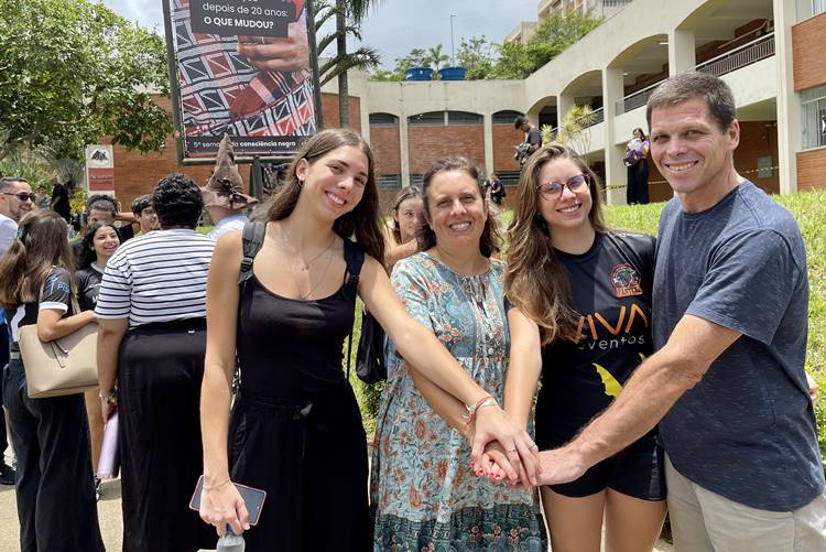 Primeiro dia do Pism 2024 é marcado por trânsito intenso em JF 2 pism 2024 familia ana luisa felipe couri