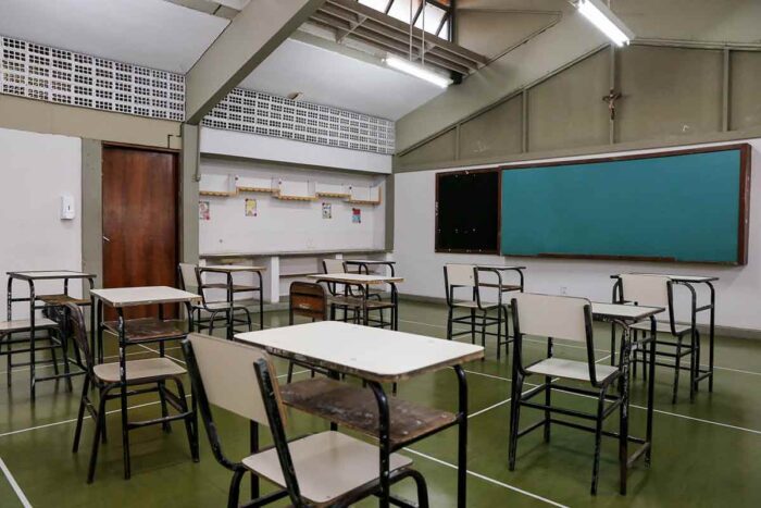Servidores estaduais da Educação paralisam atividades nesta sexta