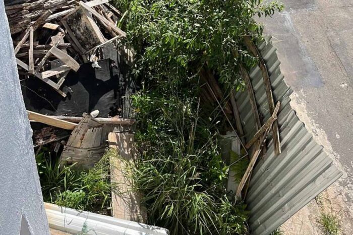 Terreno com entulho e mato alto causa problemas no São Mateus 1 vu dia 20 de dez