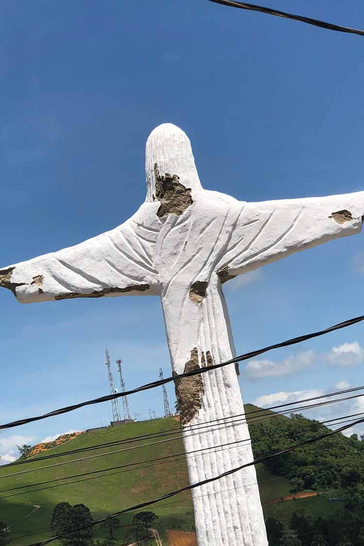 Deterioração de Cristo Redentor preocupa moradores 1 Cristo Redentor Chacara 2 Arquivo pessoal