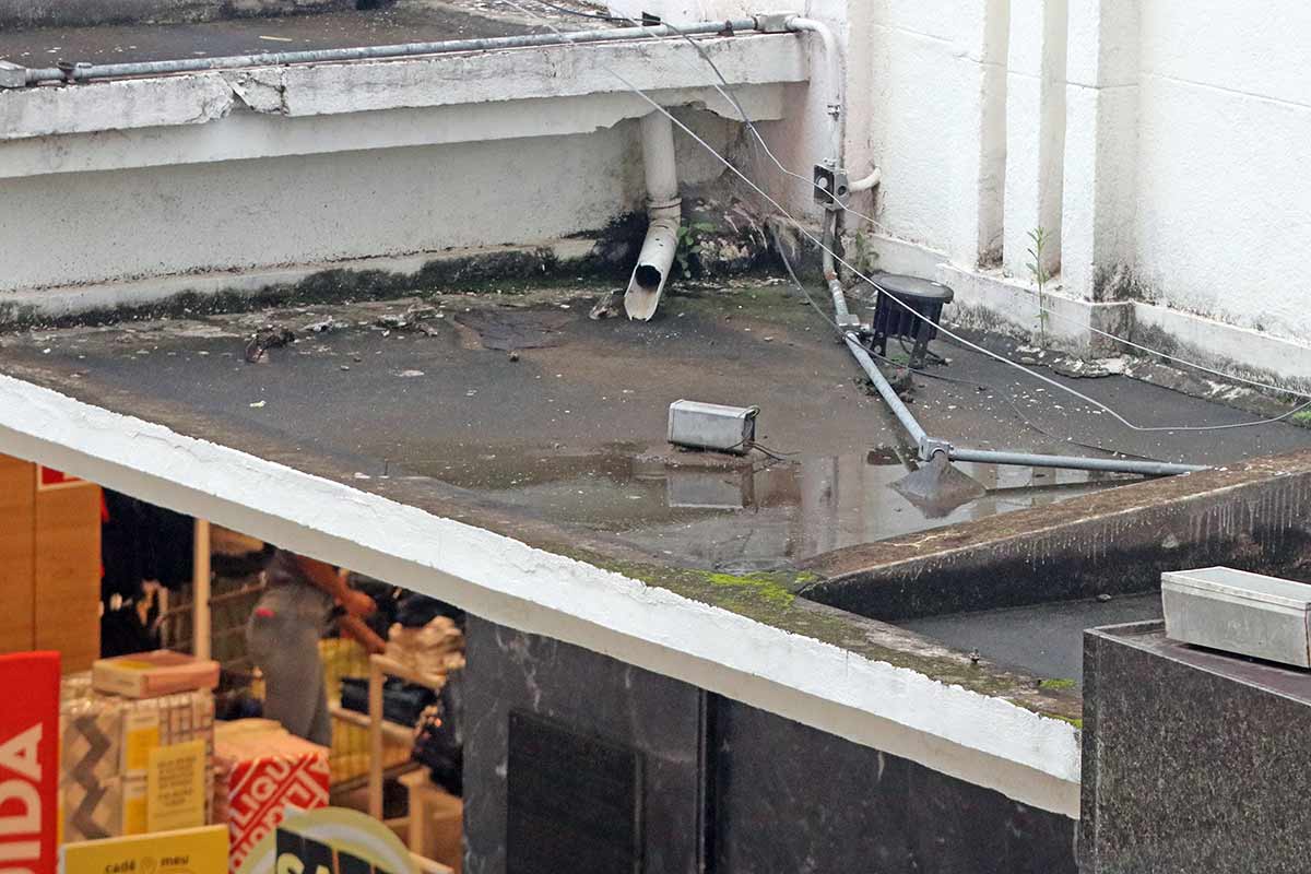 Juiz de Fora registra sete casos de dengue por dia em 2024 1 DENGUE AGUA ACUMULADA Leonardo Costa 4