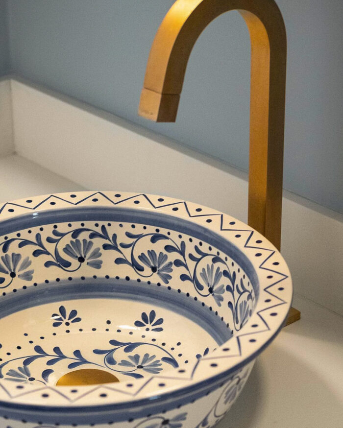 Jeito de banheiro, ar de lavabo! 1 Cuba pintada a mão para garantir mais detalhes a um banheiro ou lavabo