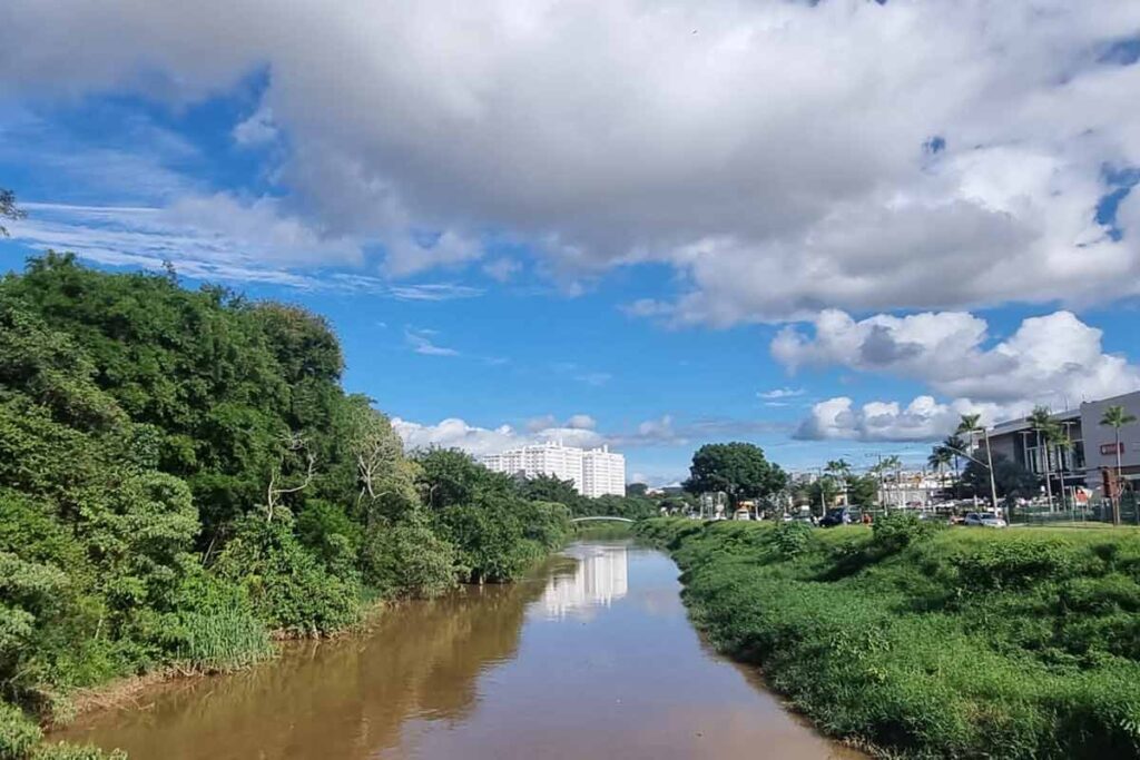 Suspeita de corpo às margens do Rio Paraibuna mobiliza buscas dos Bombeiros 1 ambientalistas