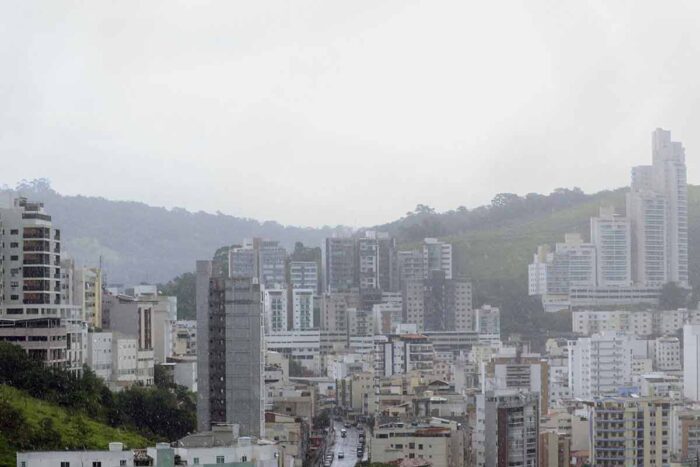 Temperatura deve cair e chuvas seguem em Juiz de Fora; confira a previsão para a semana 1 Previsao do Tempo Felipe Couri