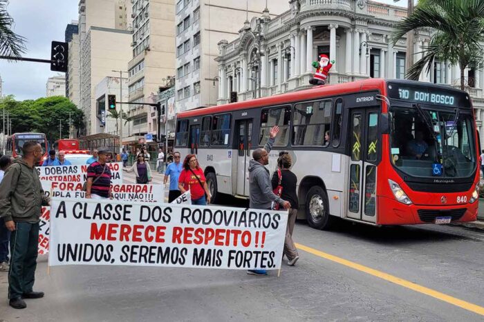 Rodoviários protestam no Centro de Juiz de Fora 1 Rodoviários protestam no Centro de Juiz de Fora
