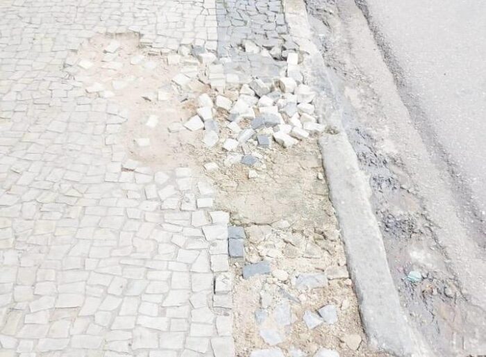 Calçada quebrada prejudica acessibilidade no Paineiras 1 Vida Urbana