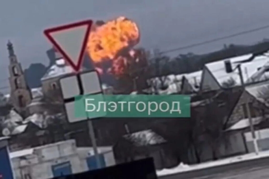 Avião com prisioneiros ucranianos cai na Rússia e deixa 74 mortos; veja vídeo 1 Avião com prisioneiros ucranianos cai na Rússia e deixa 74 mortos; veja vídeo