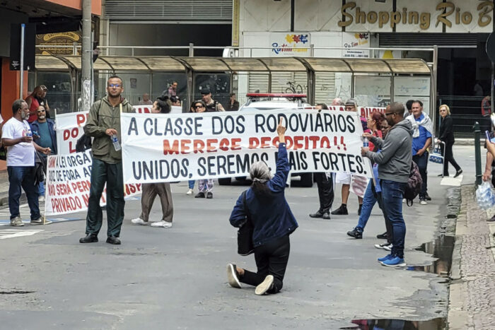 Sinttro afirma que empregos de cobradores serão mantidos 1 protesto pela manutenção de cobradores