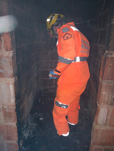 Homem é preso suspeito de matar e tios e atear fogo na casa 1 homicidio incendios sao judas tadeu foto bombeiros