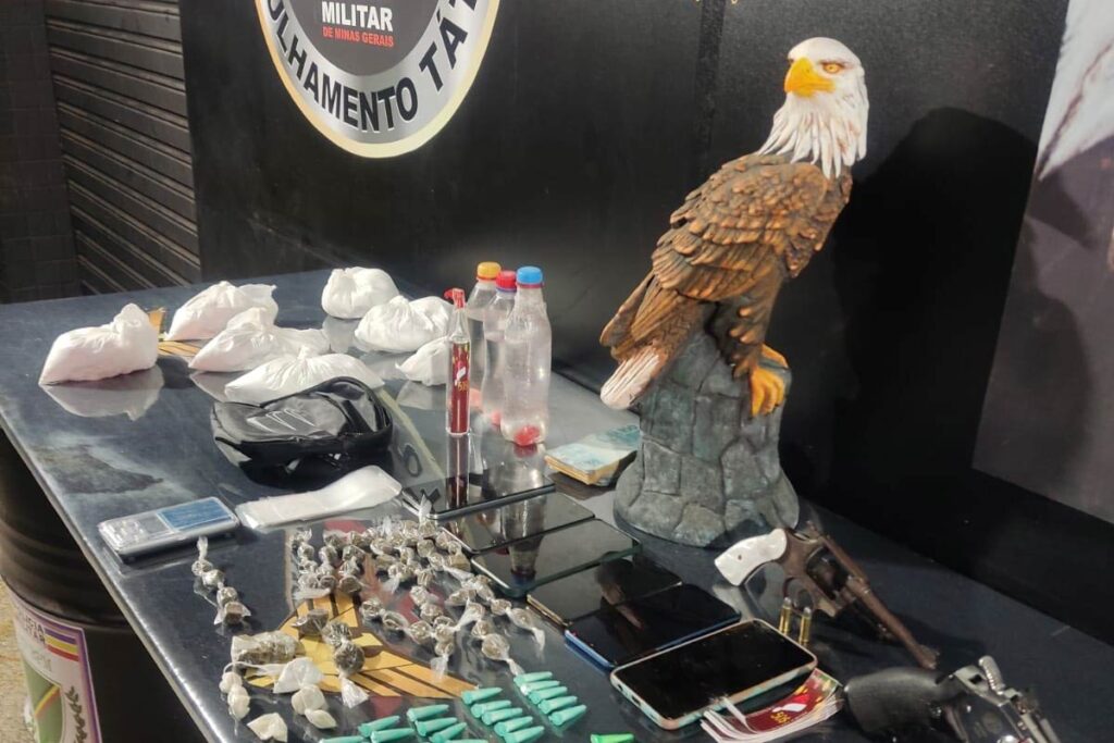 PM prende quatro jovens com armas e drogas no Nova Era 1 ok NOva Era editada Copia